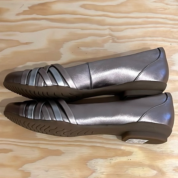 NWOT Clarks Sara Clover Flat - Picture 14 of 16